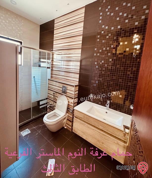 شقة فاخرة طابق ثالث مع روف مساحة 405م للبيع في عمان - خلدا