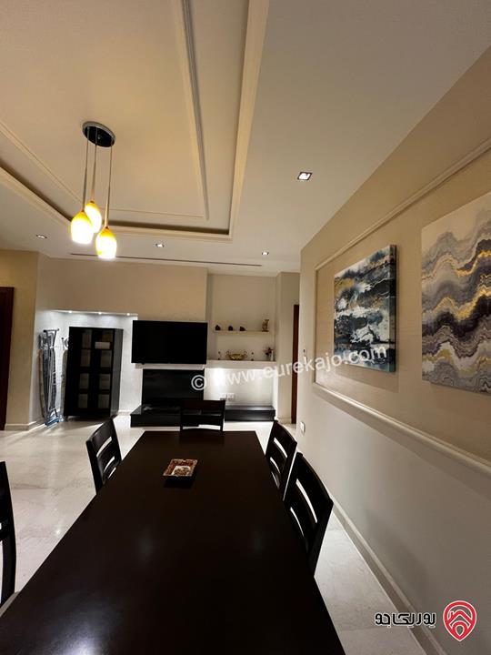 شقة فاخرة مفروشة أرضية مساحة 150م داخلي و 30م خارجي للإيجار في عمان - خلدا