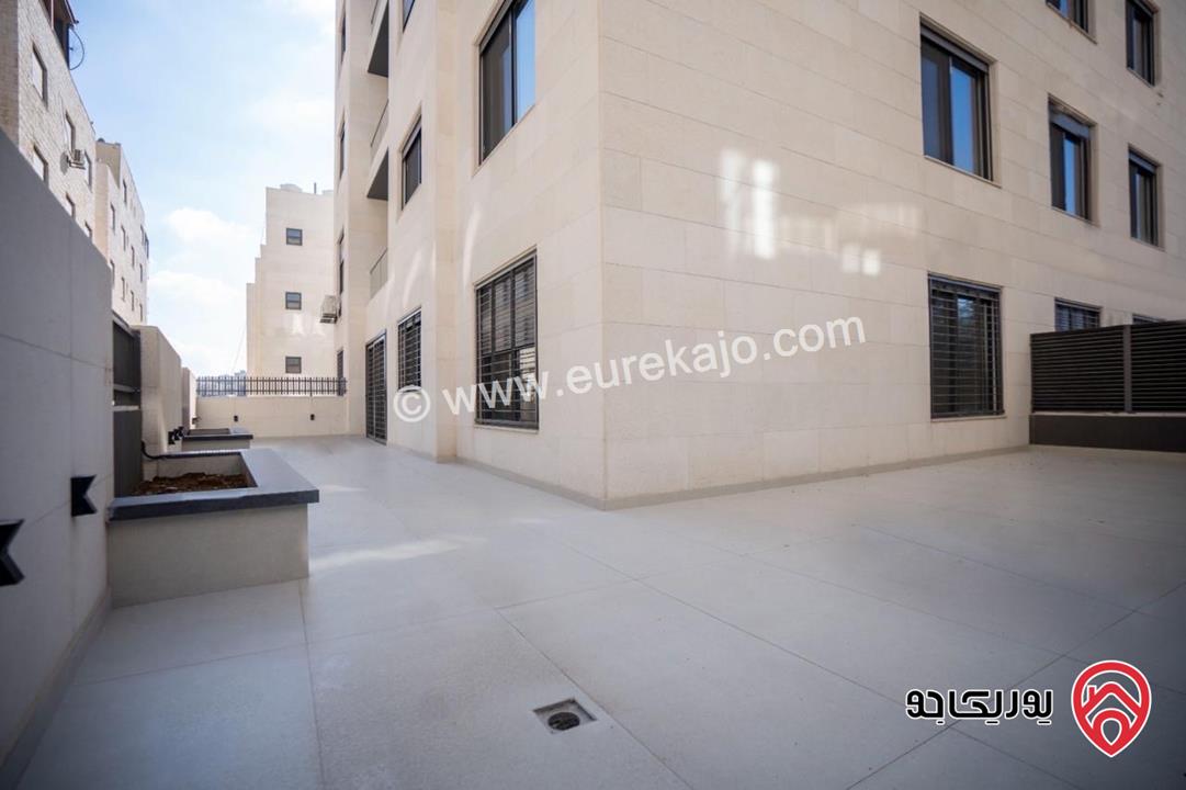 شقة ديلوكس مفروشة طابق أرضي مساحة 110م داخلي و 150م خارجي للايجار في عمان - حي الديار ديرغبار