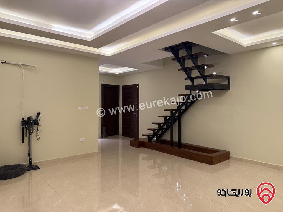 Modern 3rd-Floor Duplex 230 sqm with Rooftop & Terrace for sale in Amman - Marj Alhamam