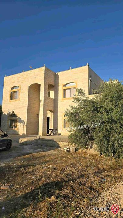 بيت مستقل مكون من طابقين على أرض 450م للبيع في اربد - لواء الوسطية كفرعان 