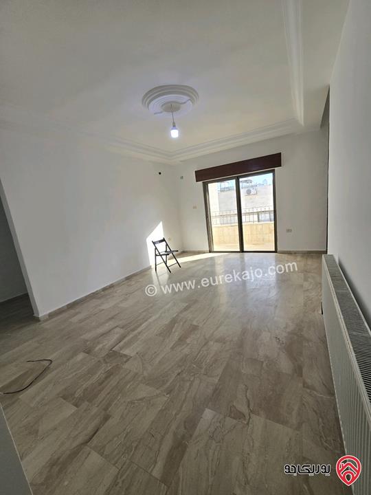 شقة مساحة 195م طابق ثالث للبيع في عمان - خلدا 