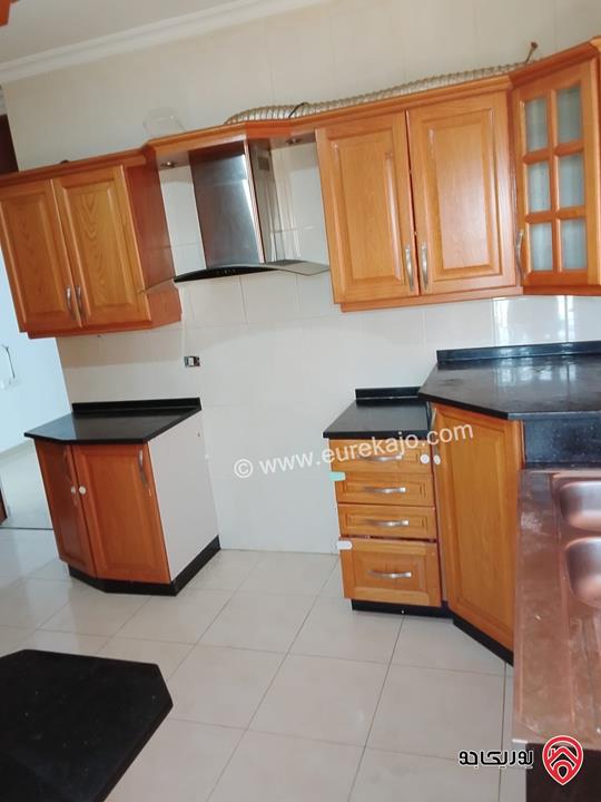 شقة مساحة 165م طابق أول للبيع أو للايجار في عمان - الجبيهة حي أم زويتينة مقابل مدارس الرواد 