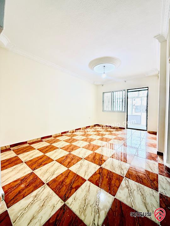 شقة شبه ارضية مساحة 120م داخلي و 100م خارجي للبيع في عمان - طبربور 