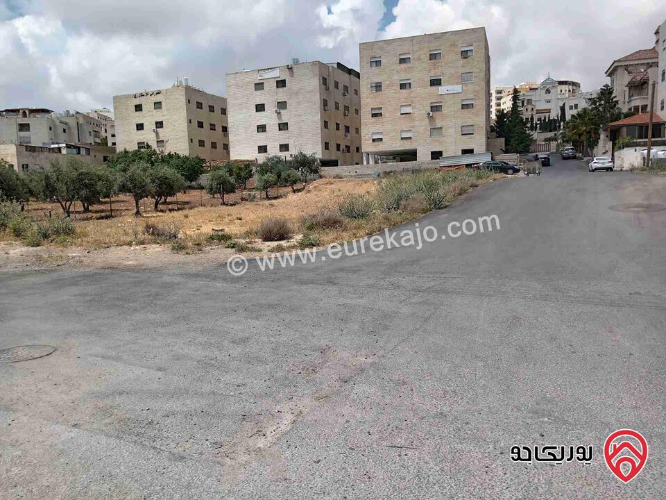 قطعة أرض مميزة مساحة 965م للبيع في عمان - الجبيهة تصلح لفيلا أو إسكان 