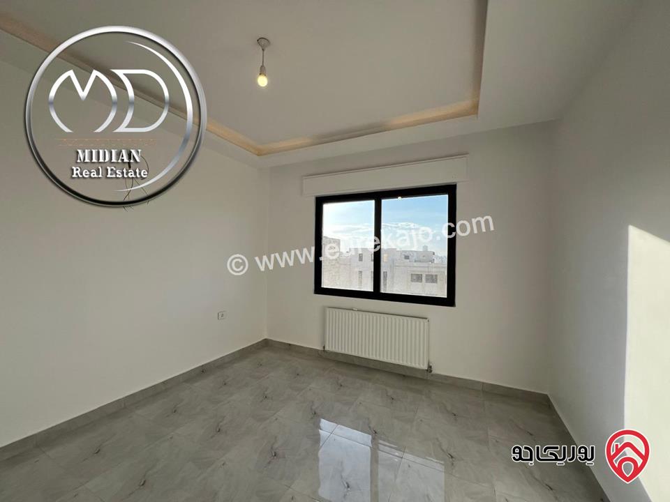 شقة دوبلكس فارغة للايجار في عمان - خلدا طابق أخير مع روف مساحة 200م مع تراسات تشطيبات و ديكورات عصرية فاخرة اطلالة رائعة