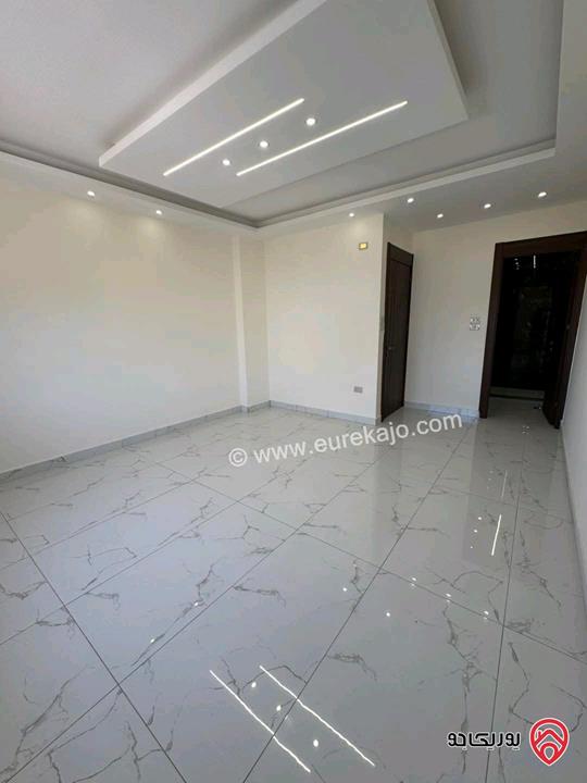شقه دوبلكس طابق ثالث مع روف مساحة 205م للبيع في عمان - شفا بدران 