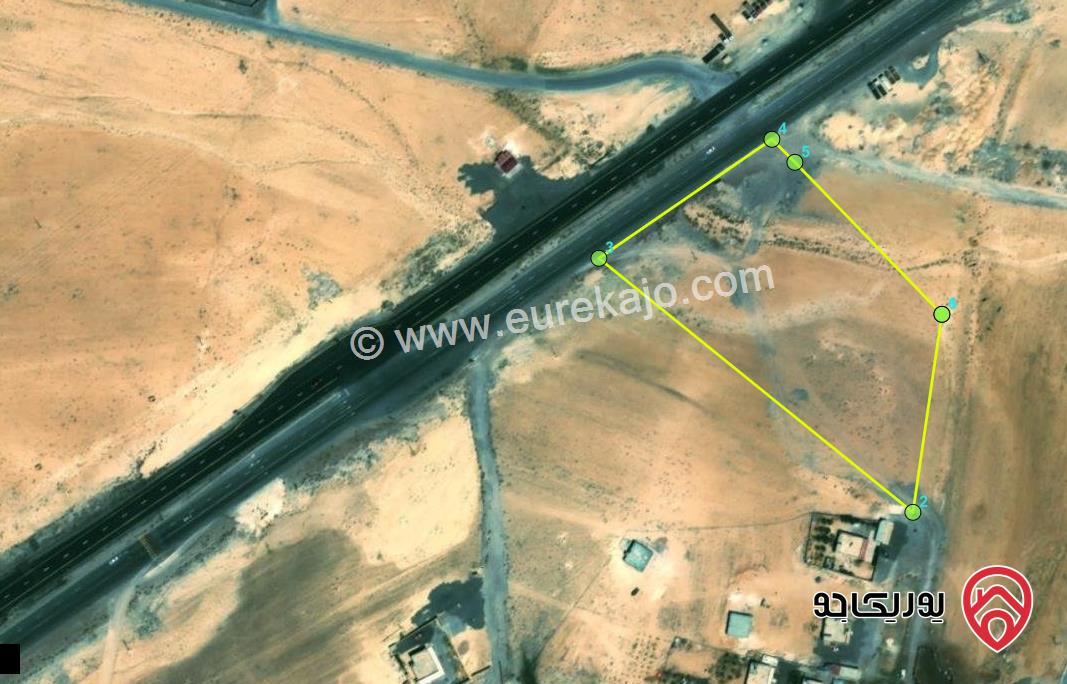 قطعه ارض مساحة 15 دونم و 939م للبيع على شارع الرئيسي باتجاه معان (قريه مريغه ) الى عمان واجهه شارع 89م تصلح لمجمع تجاري او استراحه لشحن كهرباء موقع مميز جدا 