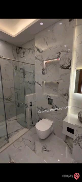 شقة مع رووف مساحة 215م للبيع في عمان - الجبيهة شارع الاردن قرب ديوان الصمادي 