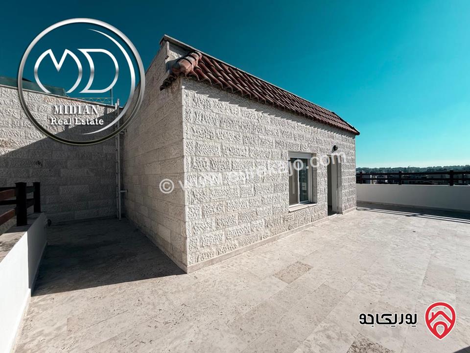 فيلا جديدة للبيع في أجمل مناطق عمان - الظهير مساحة 560م مع مسبح تراسات و حدائق 250م تشطيبات سوبر ديلوكس اطلالة رائعة.