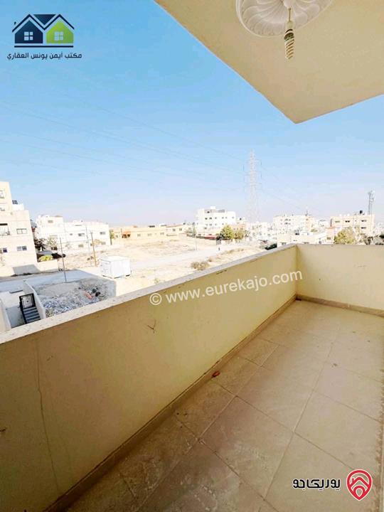 شقة طابق ثاني مع مصعد مساحة 150م للبيع في الزرقاء الجديدة بالقرب من مسجد بادي