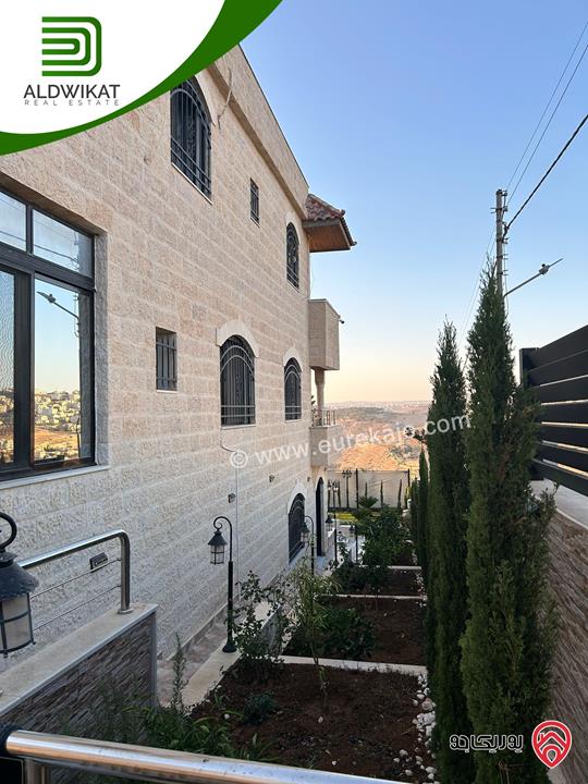 فيلا مستقلة مفروشة للبيع في عمان - ناعور مساحة الارض 1050م ومساحة البناء 1000م ومساحة الحديقة 400م ومساحة الترس 200م موقع اطلالة رائع ومميز