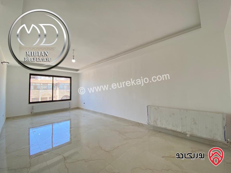 شقة شبه ارضي جديدة للبيع في عمان - ام السماق مساحة 200م مع ترس و حديقة 200م تشطيبات ديكورات سوبر ديلوكس بسعر مميز