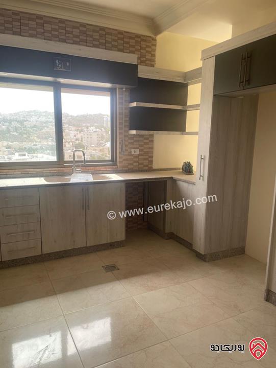 روف طابق ثالث مساحة 135م للبيع في أجمل مواقع الفحيص قرب دوار القيامة مواصفات مميزة و في حالة الجديد