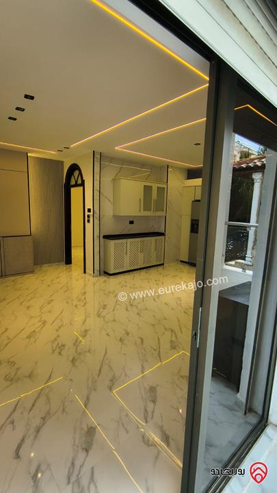 شقة سوبر ديلوكس طابق أرضي مساحة 180م للبيع في عمان - تلاع العلي 