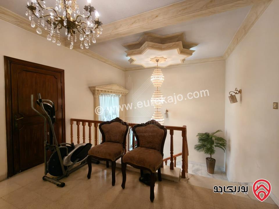 فيلا متلاصقة مميزة مساحة 350م على أرض 520م للبيع في عمان - تلاع العلي