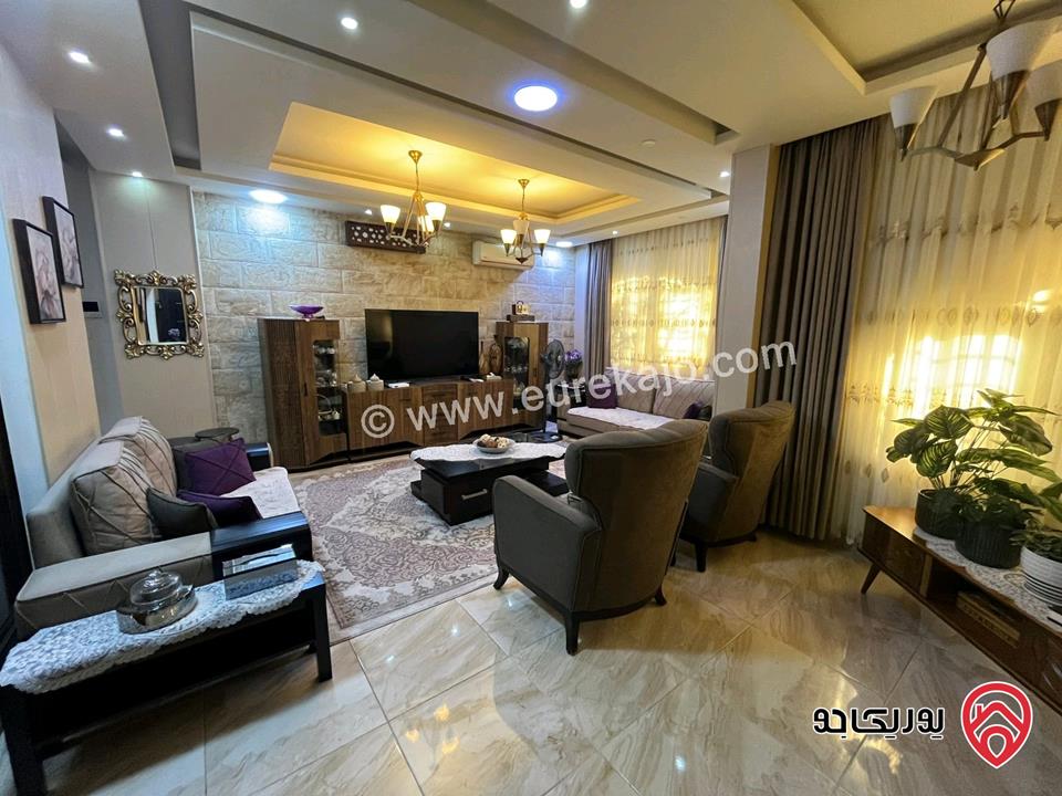 فيلا طابقين سوبر ديلوكس مساحة 330م على أرض 501م للبيع في الزرقاء