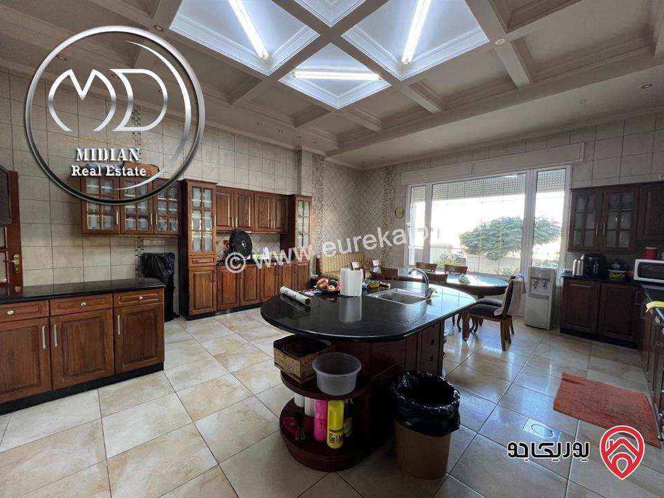 فيلا مستقلة للبيع في أجمل مناطق عمان - الظهير مساحة 1200م مع مسبح و تراسات و حدائق تشطيبات و ديكورات فاخرة اطلالة رائعة