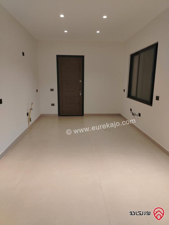 شقة أرضية مساحة 155م وترس 60م للبيع في عمان - دير غبار 