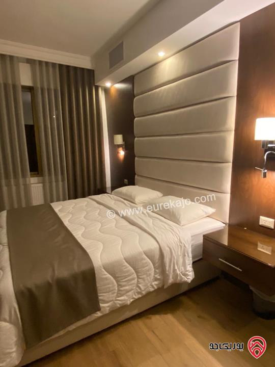 شقة ارضية فاخرة مفروشة مساحة 142م داخلي و 40م خارجي للايجار في عمان - الدوار الرابع جبل عمان