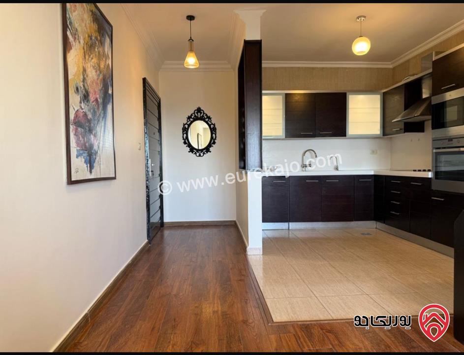 شقة فاخرة مفروشة بمساحة 93م للإيجار السنوي فقط (دفعة واحدة) في عمان - الدوار الرابع