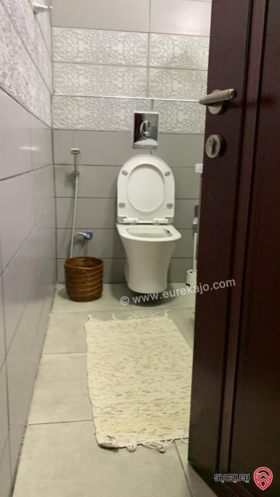 شقة مميزة مفروشة  مساحة 180م داخلي و 90م خارجي للإيجار من المالك مباشرة في عمان - جبل عمان