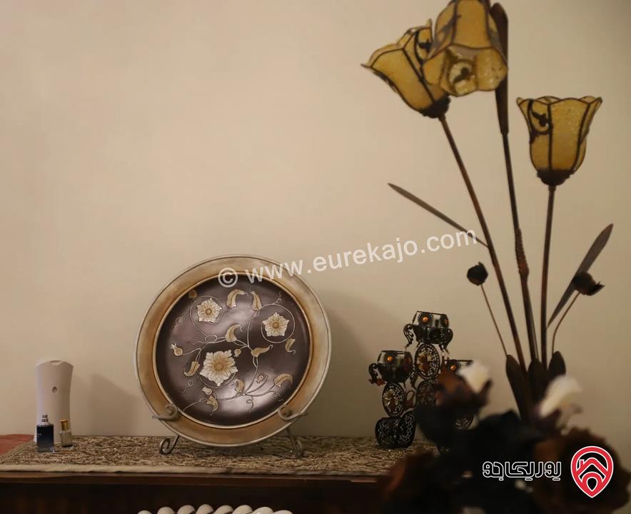 شقة فاخرة مساحة 242م طابق ثالث للبيع في عمان - خلدا