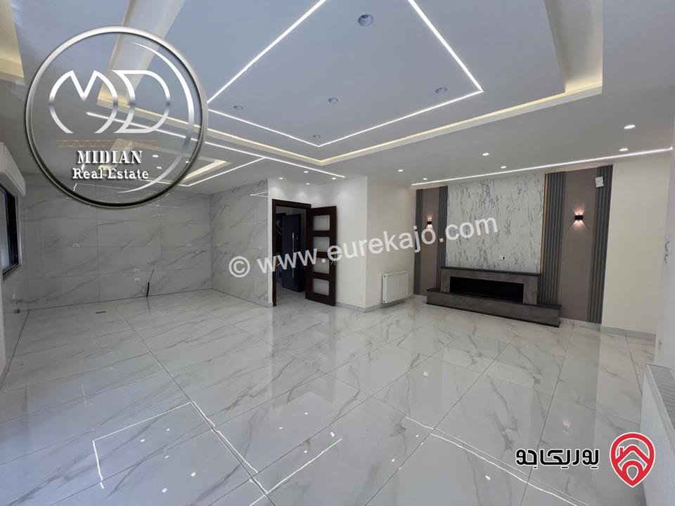 شقة ارضية جديدة للبيع في عمان - ضاحية الرشيد مساحة 185م مع ترس 40م تشطيبات ديكورات سوبر ديلوكس بسعر مميز جداً