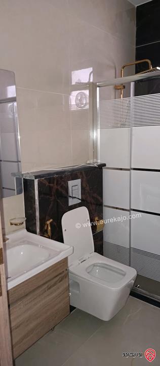 فيلا دوبلكس مساحة 250م على أرض 400م للبيع في الزرقاء - ضاحية المدينة المنورة 