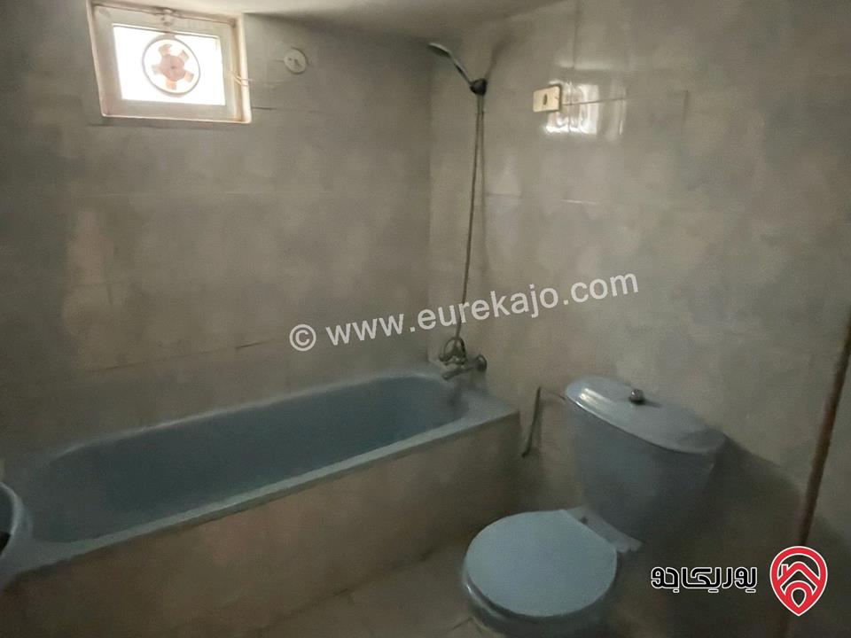 بيت مساحة 200م على ارض 561م للبيع في الزرقاء - منطقة شومر حي جبر 