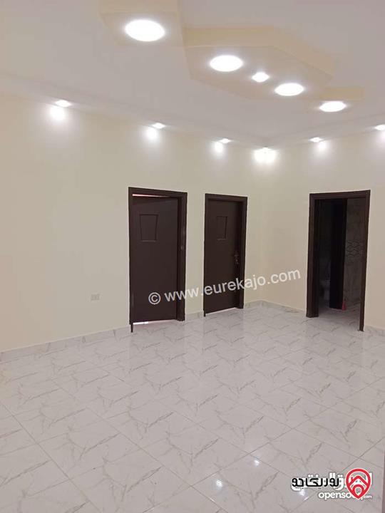 عمارة مكونة من طابقين و شقتين طابق أول مساحة كل شقة 110م للبيع في عمان - الوحدات شارع مادبا