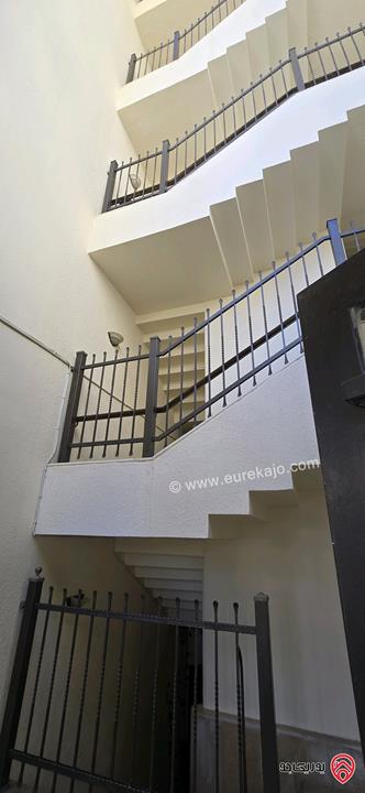 شقة مساحة 197م طابق ثاني للبيع في عمان - ام اذينة خلف سوق الذهب 