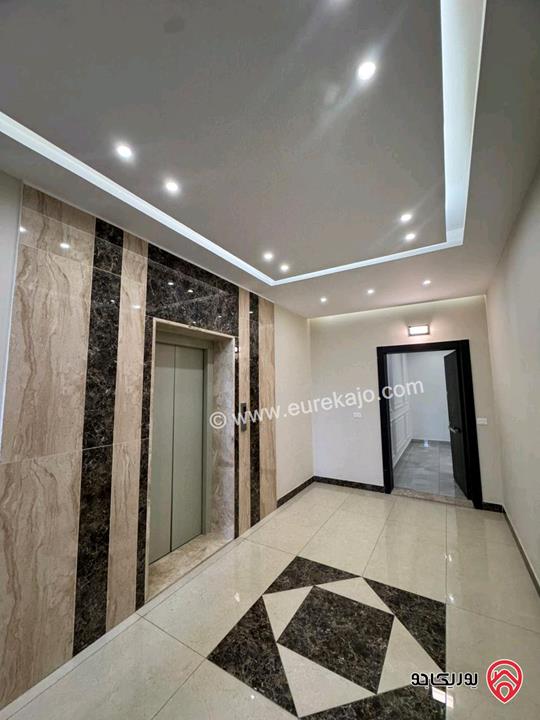 شقة جديدة لم تسكن طابق شبه ارضي مساحة 230م للإيجار في عمان - رجم عميش 