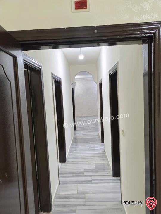 شقة طابق اول مساحة 115م للبيع في عمان - الجبيهة عند البوابة الشمالية للجامعة الاردنية