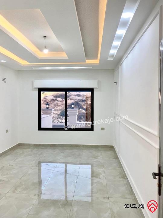 شقة ارضية مساحة 145م داخلي و 25م خارجي للبيع في عمان - ابو علندا اسكان الكهربا 