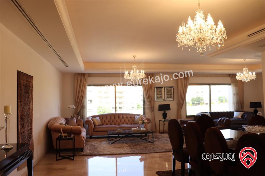 شقة فاخرة طابق أول مساحة 308م للبيع في عمان - دير غبار