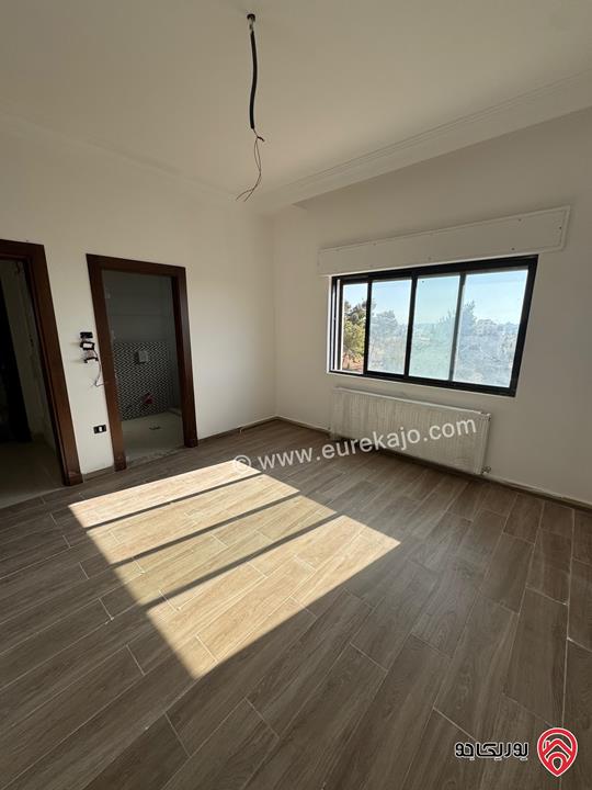 فيلا فاخرة مساحة 678م على أرض 639م مع اطلالة خلابة للبيع في بلعاس / ناعور