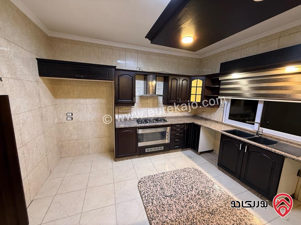 شقة مساحة 170م طابق ثاني مع مصعد عمارة هادئة عائلات للإيجار  في عمان - دير غبار