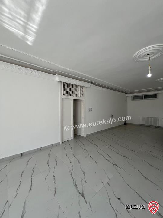 فيلا مساحة الارض 672م مساحة البناء 600م للبيع في عمان - دير غبار حي السهل 