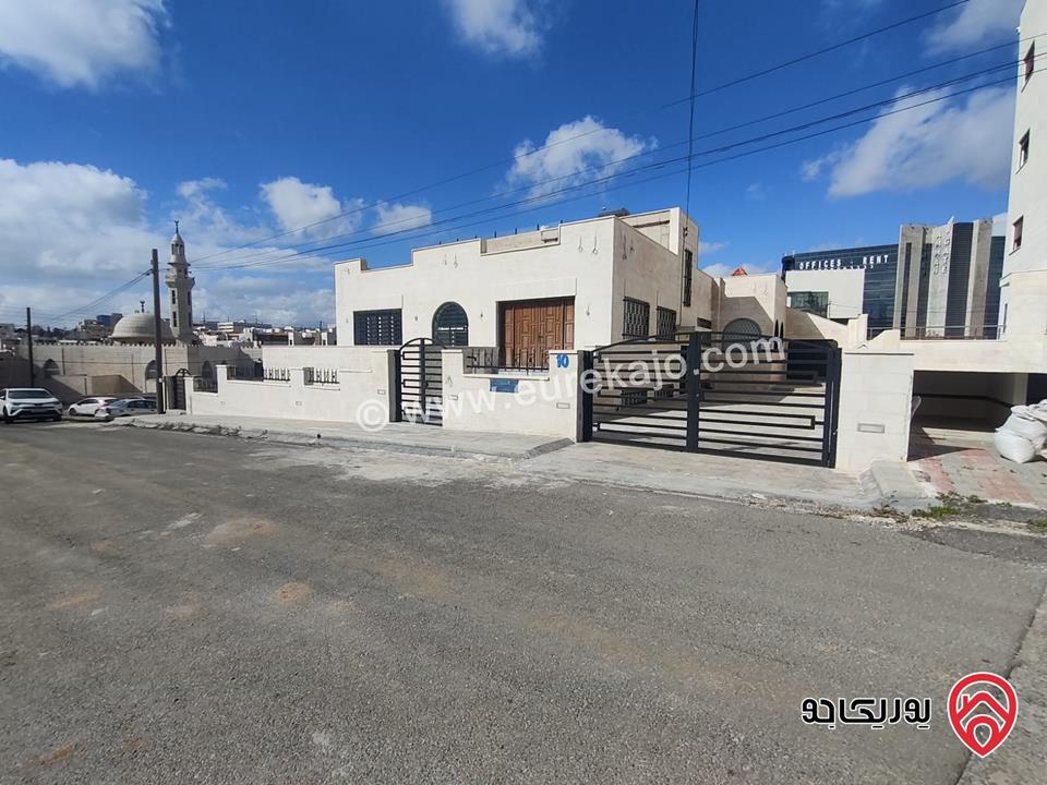 فيلا مساحة الارض 672م مساحة البناء 600م للبيع في عمان - دير غبار حي السهل 