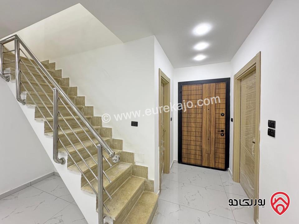 شقة طابق ثالث دوبلكس مساحة 212م مع تراس خارجي 40م للبيع في عمان - البنيات 