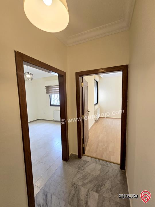 شقة طابق ثاني مساحة 190م للبيع في عمان - الشميساني