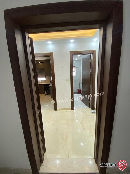 شقة أنيقة مفروشة بالكامل (فرش جديد) طابق أول مساحة 140م للايجار في عمان - ام السماق