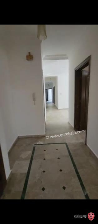  شقه مميزه للايجار في عمان - شارع الجامعة – خلف فندق الفنار الطابق شبه ارضي مساحه الشقه الداخلي 200م  السعر المطلوب 4000 سنوي