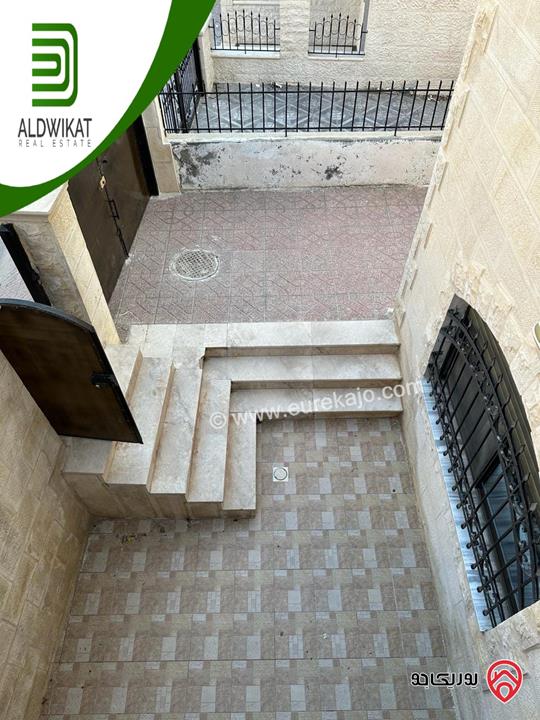 بيت مستقل مساحة البناء 320م ومساحة الارض 315م للبيع في عمان - الياسمين