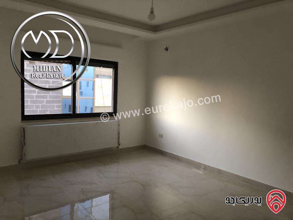 شقة شبه ارضي جديدة للبيع في عمان - ام السماق مساحة 200م مع ترس و حديقة 200م تشطيبات ديكورات سوبر ديلوكس بسعر مميز