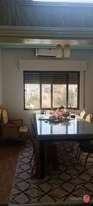 شقة طابق ثالث مساحة 135م للبيع مفروشة في عمان - الجبيهة اقساط