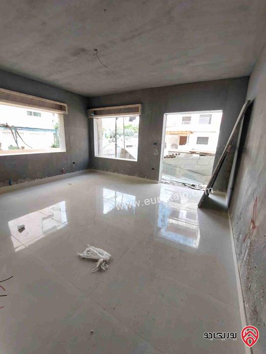 شقة أرضية قيد التشطيب مساحة 170م داخلي و 180م خارجي للبيع في عمان - تلاع العلي