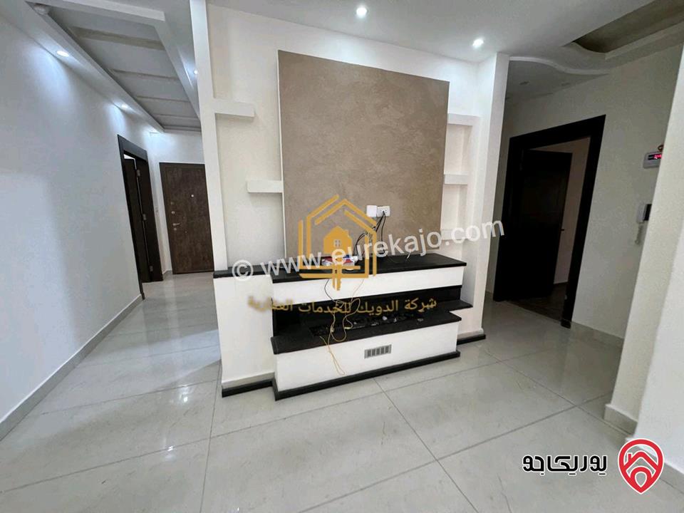 شقة سوبر ديلوكس طابق شبه ارضي مساحة 200م داخلي و 100م خارجي للايجار في عمان - طريق المطار 