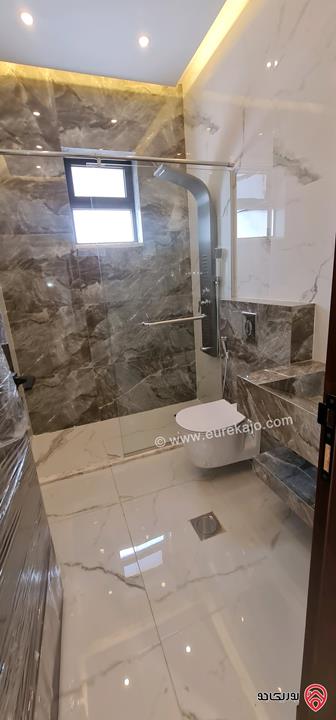 شقة مساحة 220م طابق أول للبيع في عمان - أجمل مواقع الجاردنز 
